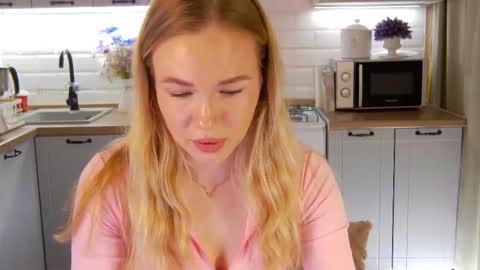 Snapshot of veronikamitchel chatting on 10-19-25, 04:07 Veronika online show from 10-19-25, 04:07