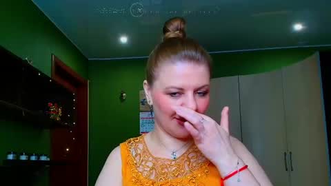 Snapshot of veronikawgold chatting on 06-15-26, 07:49 VeronikawGold online show from 06-15-26, 07:49