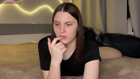 Snapshot of vertuliana chatting on 11-06-25, 06:42 Karina followed me bb online show from 11-06-25, 06:42