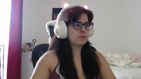 Snapshot of veruca99 chatting on 05-04-26, 12:45 veruca99 online show from 05-04-26, 12:45