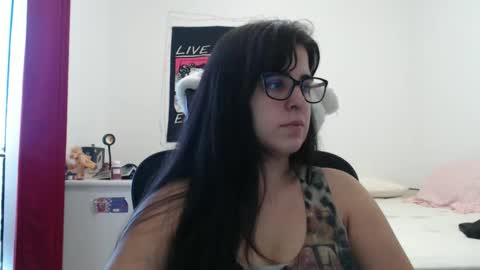 Snapshot of veruca99 chatting on 05-05-26, 01:08 veruca99 online show from 05-05-26, 01:08