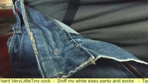 Snapshot of verylittletiny chatting on 11-13-25, 08:24 Erik online show from 11-13-25, 08:24