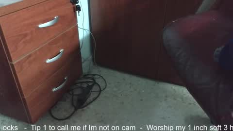 Snapshot of verylittletiny chatting on 11-24-25, 07:41 Erik online show from 11-24-25, 07:41