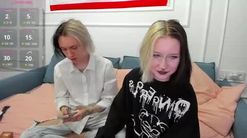 Snapshot of veryraretwins chatting on 05-11-26, 07:33 veryraretwins online show from 05-11-26, 07:33