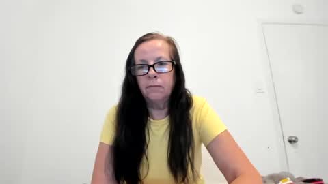 verysassypeachgoddess online show from 05-18-26, 12:33