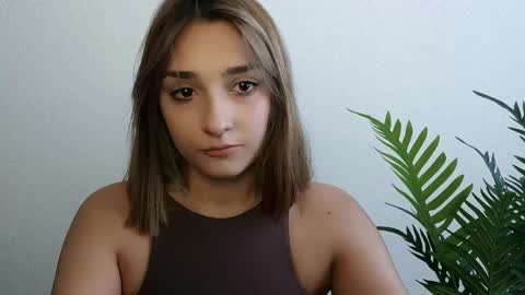 Snapshot of veryveryshygirl chatting on 05-26-26, 09:27 Ana online show from 05-26-26, 09:27