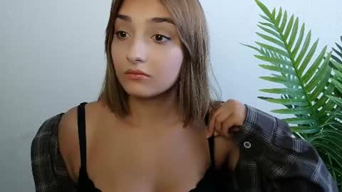 Snapshot of veryveryshygirl chatting on 07-14-26, 10:54 Ana online show from 07-14-26, 10:54