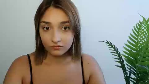 Snapshot of veryveryshygirl chatting on 07-16-26, 11:27 Ana online show from 07-16-26, 11:27