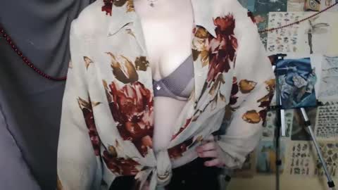 veryveryvery_shy online show from 01-05-25, 12:53