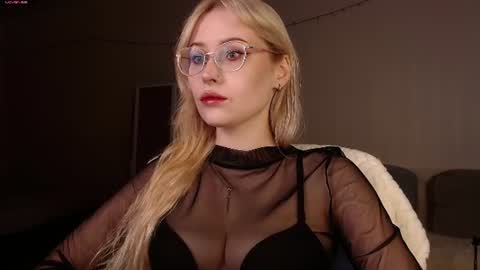 Snapshot of vetta_dey chatting on 07-22-26, 01:52 Iva online show from 07-22-26, 01:52