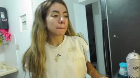 Snapshot of vexira_23 chatting on 04-18-26, 02:04 Sofa online show from 04-18-26, 02:04