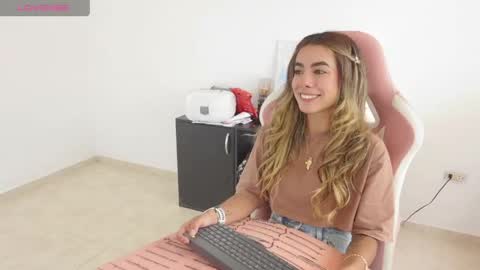 Snapshot of vexira_23 chatting on 04-18-26, 08:09 Sofa online show from 04-18-26, 08:09