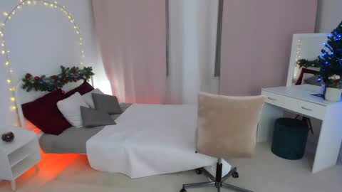 Camilla online show from 12-23-24, 08:03