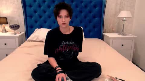 Via online show from 10-09-25, 08:29