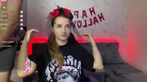 Snapshot of vibe_and_night chatting on 10-19-25, 10:38 Vail and Nevada online show from 10-19-25, 10:38