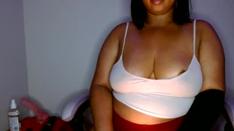 Snapshot of vibe_xxxo chatting on 06-20-26, 05:43 vibe_xxxo online show from 06-20-26, 05:43