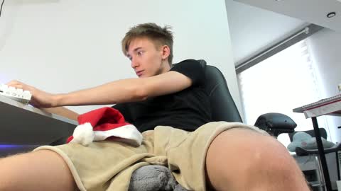 Snapshot of vibemygirl chatting on 01-01-25, 06:05 vibemygirl online show from 01-01-25, 06:05