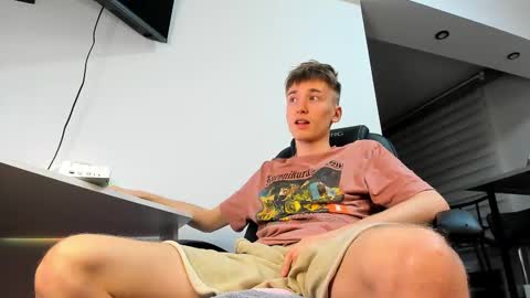 Snapshot of vibemygirl chatting on 02-26-25, 04:03 vibemygirl online show from 02-26-25, 04:03