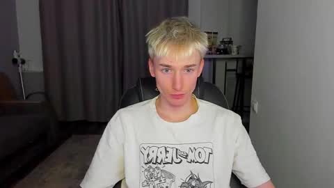 Snapshot of vibemygirl chatting on 09-21-25, 12:40 vibemygirl online show from 09-21-25, 12:40