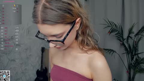 Snapshot of vibes_of_joy chatting on 01-09-25, 08:11 Mikky online show from 01-09-25, 08:11