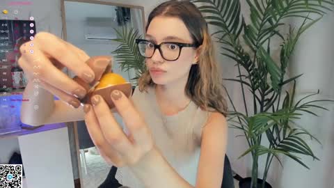 Snapshot of vibes_of_joy chatting on 02-10-25, 11:25 Mikky online show from 02-10-25, 11:25