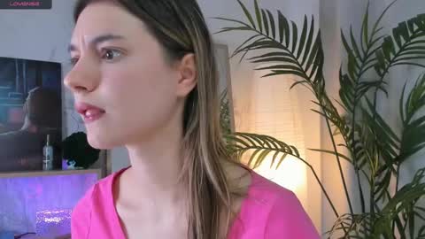 Snapshot of vibes_of_joy chatting on 02-27-25, 11:10 Mikky online show from 02-27-25, 11:10