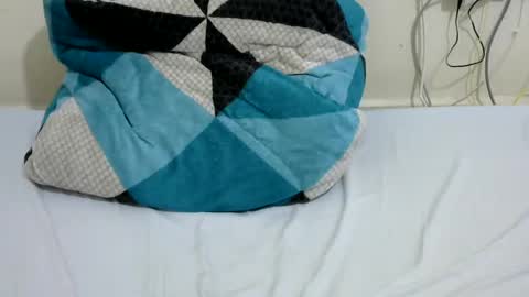 Snapshot of vibesnatcher chatting on 07-14-26, 02:05 vibesnatcher online show from 07-14-26, 02:05
