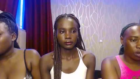 Snapshot of vibrant_hero chatting on 11-30-25, 03:49 Vibrant online show from 11-30-25, 03:49