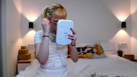 EliQueen online show from 04-09-26, 05:07