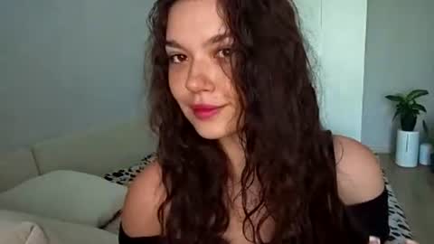Snapshot of vicki_queen chatting on 07-16-26, 05:13 Lina online show from 07-16-26, 05:13