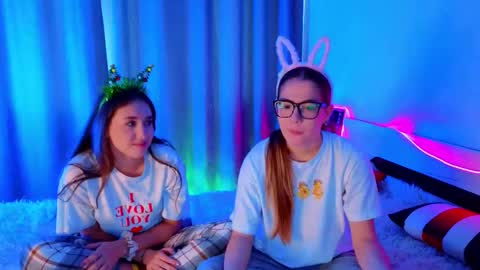 Stacy  Charlotte Lolaon keyboard online show from 12-20-25, 09:49