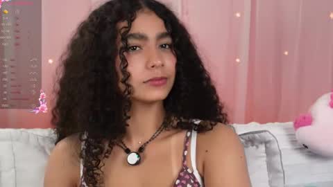 Snapshot of vicky_curly chatting on 10-21-25, 02:45 vicky_curly online show from 10-21-25, 02:45
