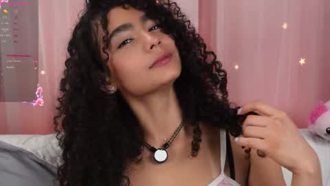 Snapshot of vicky_curly chatting on 10-23-25, 07:12 vicky_curly online show from 10-23-25, 07:12