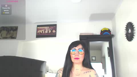 Vicky  online show from 10-15-25, 10:59