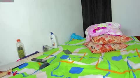 vicky manuela online show from 10-22-25, 03:40