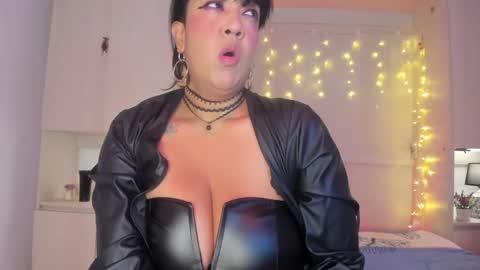 Snapshot of vicky_ruiz chatting on 01-14-26, 12:44 V I C K Y online show from 01-14-26, 12:44