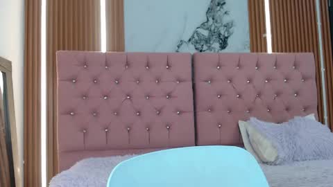 Snapshot of vicky_wel chatting on 05-18-26, 07:31 Victoria y Danniela online show from 05-18-26, 07:31