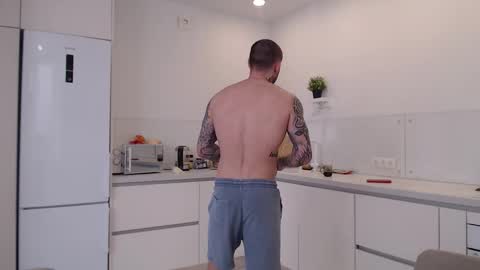 Snapshot of victor_rhino chatting on 02-12-26, 10:43 Victor rhinoff online show from 02-12-26, 10:43