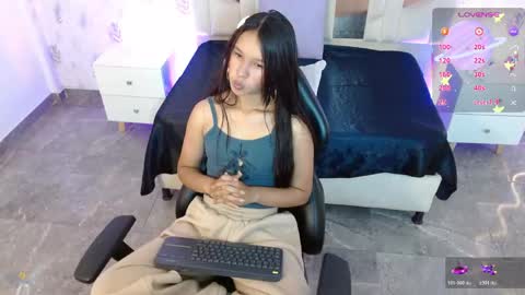 Snapshot of victoria1_tay chatting on 04-27-26, 07:23 victoria1_tay online show from 04-27-26, 07:23
