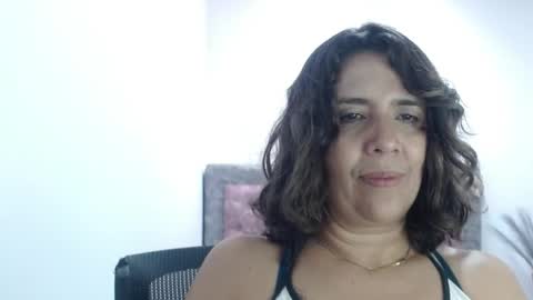 Snapshot of victoria25_meester chatting on 06-09-26, 08:09 Hi guys Im victoria Be the one who can control me in PVT online show from 06-09-26, 08:09