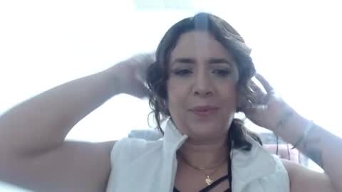 Snapshot of victoria25_meester chatting on 06-10-26, 03:00 Hi guys Im victoria Be the one who can control me in PVT online show from 06-10-26, 03:00