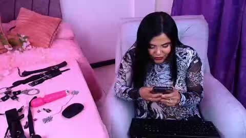 victoria_16_ online show from 11-06-25, 04:24