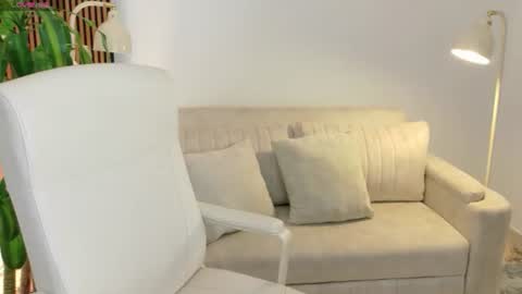 Snapshot of victoria___moon chatting on 06-17-26, 03:35 victoria online show from 06-17-26, 03:35