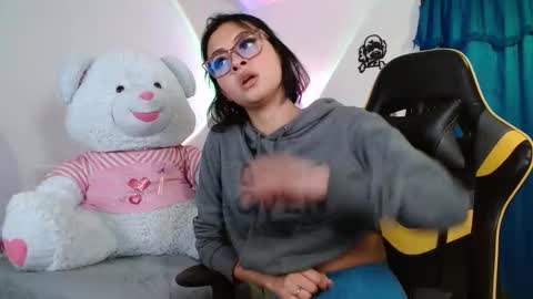 Snapshot of victoria__bear chatting on 03-25-26, 06:14 victoria online show from 03-25-26, 06:14