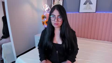 Snapshot of victoria__thompson_ chatting on 06-17-26, 02:07 Victoria online show from 06-17-26, 02:07