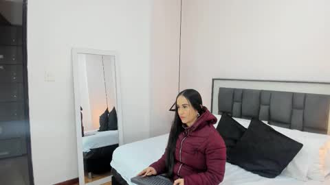 valentina online show from 11-30-25, 09:24