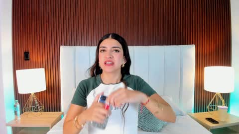 Snapshot of victoria_joliegb chatting on 01-20-25, 12:39 Victoria Lozano online show from 01-20-25, 12:39