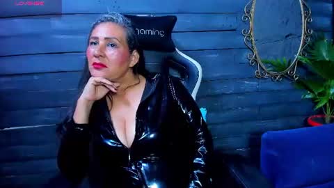 Snapshot of victoria_kyler chatting on 06-12-26, 05:06 VICK online show from 06-12-26, 05:06