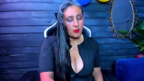 Snapshot of victoria_kyler chatting on 06-19-26, 03:33 VICK online show from 06-19-26, 03:33