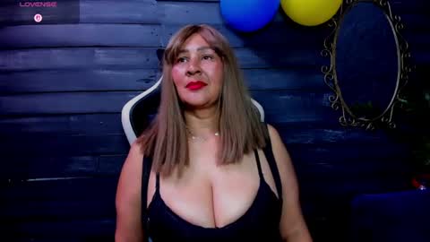 Snapshot of victoria_kyler chatting on 06-26-26, 02:43 VICK online show from 06-26-26, 02:43